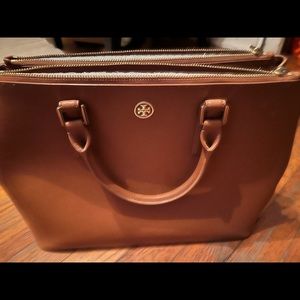 Large tan Tory Burch purse  w matching wallet